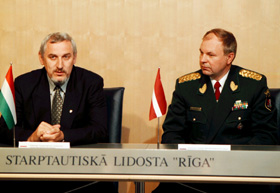 ROBEZA.JPG (33215 bytes)