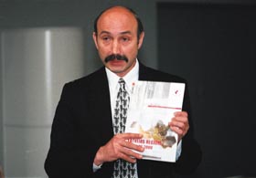 PASV5.JPG (15122 bytes)