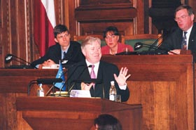 E3.JPG (22603 bytes)