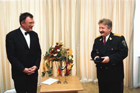 R3.JPG (21518 bytes)