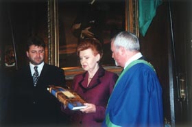 I1.JPG (17306 bytes)