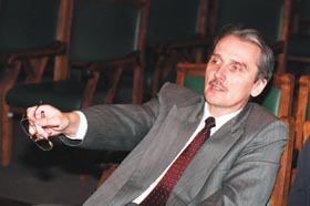 S04.JPG (18898 bytes)