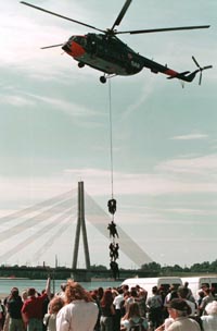 GS2.JPG (19879 bytes)