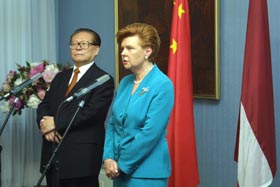 KINA2.JPG (20780 bytes)