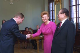 KINA4.JPG (17805 bytes)