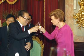 KINA7.JPG (21001 bytes)