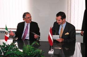 ME3.JPG (19894 bytes)