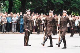 BP01.JPG (26019 bytes)