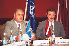 N6.JPG (23171 bytes)