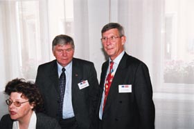 E4.JPG (17374 bytes)