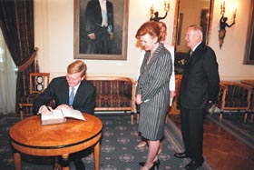 N04.JPG (24457 bytes)