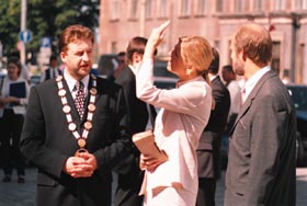 N06.JPG (24144 bytes)