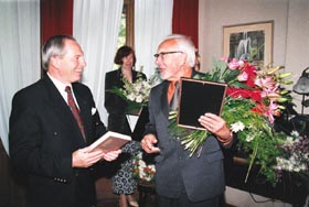 B02.JPG (24181 bytes)