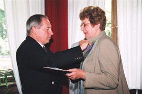 B04.JPG (18952 bytes)