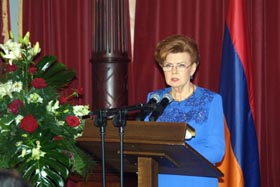 AR01.JPG (22589 bytes)