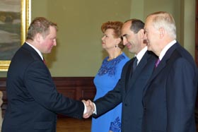 AR05.JPG (17486 bytes)