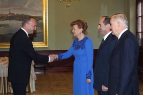 AR11.JPG (17429 bytes)