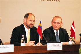 A5.JPG (19055 bytes)