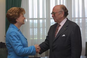 GRAFS.JPG (18058 bytes)