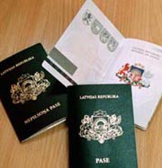 PASE3.JPG (18485 bytes)