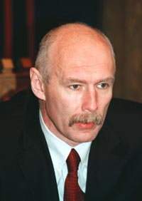 APINIS.JPG (15515 bytes)