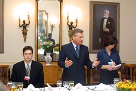 PR8.JPG (23247 bytes)