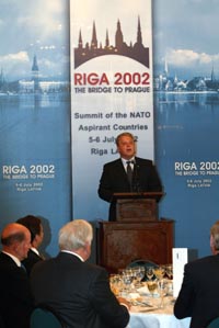 PUSDIENAS1.JPG (21848 bytes)