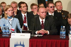 SAMMITS2.JPG (24506 bytes)