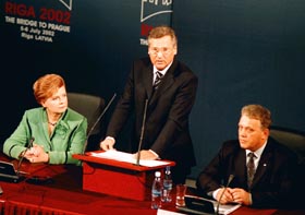 SAMMITS3.JPG (21034 bytes)