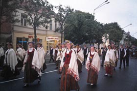 KL01.JPG (23459 bytes)