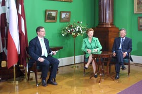 VIKE1.JPG (23192 bytes)