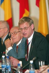 DISKUSIJA5.JPG (19388 bytes)