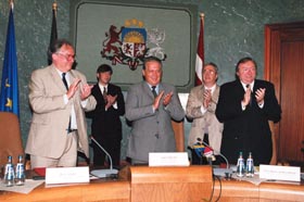 A01.JPG (24058 bytes)