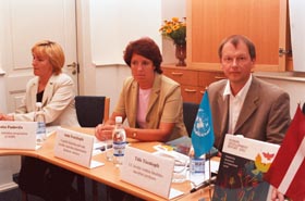 A03.JPG (23324 bytes)