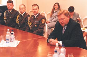 A04.JPG (22688 bytes)