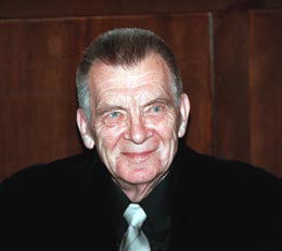 PAVULS.JPG (15265 bytes)