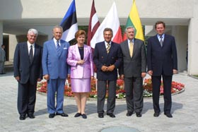 LIET4.JPG (23589 bytes)