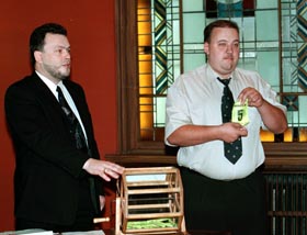 P12.JPG (25392 bytes)