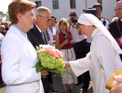 AGLONA01.JPG (23213 bytes)