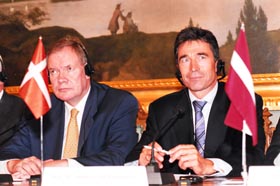 M2.JPG (24689 bytes)