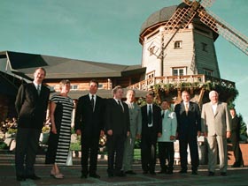 PREMJERI1.JPG (26684 bytes)