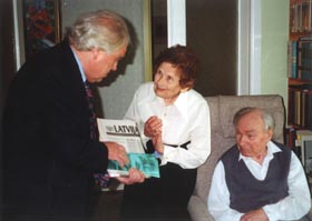 DUNSDORFS1.JPG (19100 bytes)