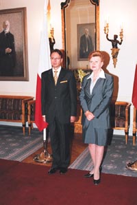 V05.JPG (22696 bytes)