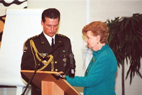 U03.JPG (20751 bytes)