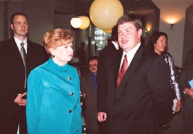 U05.JPG (19869 bytes)