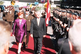 A01.JPG (29583 bytes)