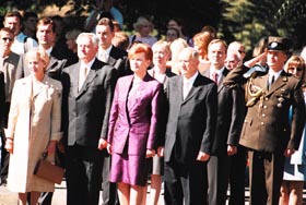 A08.JPG (30275 bytes)