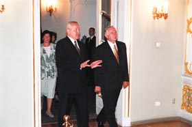 A19.JPG (18057 bytes)