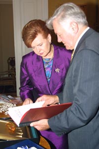 LIET5.JPG (22616 bytes)