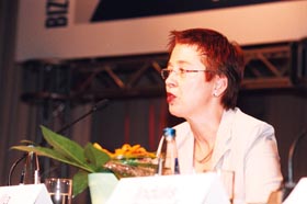 B05.JPG (18983 bytes)